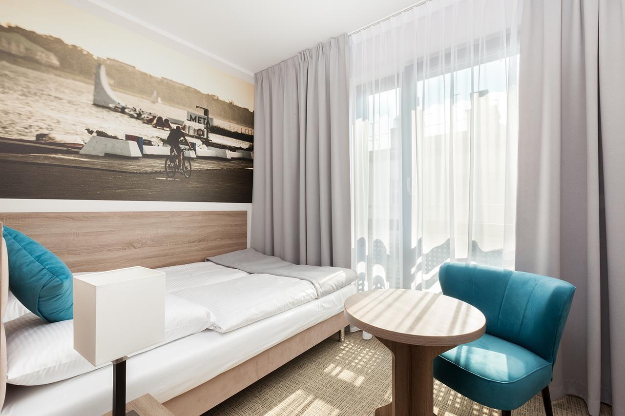 Meet Poznan Hotel Exterior photo